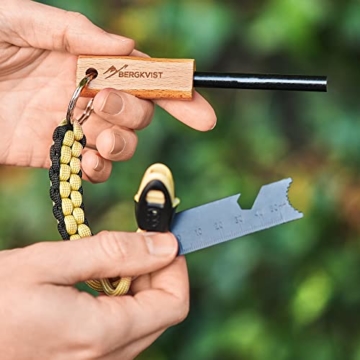 BERGKVIST® Feuerstahl Survival Set GNISTA (17-TLG.) - XXL Outdoor Ausrüstung zum Feuer Machen - Magnesium Feuerstein, Feueranzünder, Zunder, Notfall-Pfeife, Blasrohr & mehr - 2